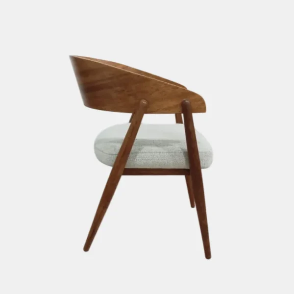 Silla Tesla A8